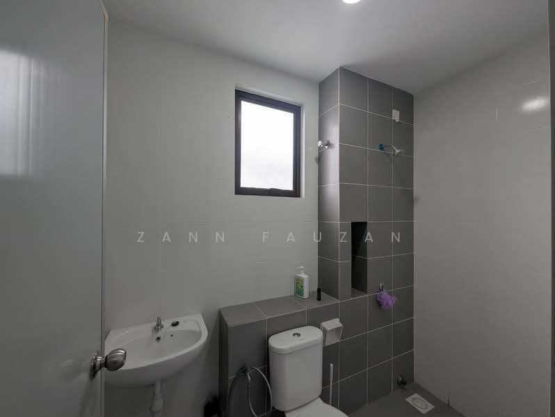 Rumah Teres untuk Dijual di Eco Grandeur (Puncak Alam) - Zann Fauzan - Bathroom - PropertyGuru.com.my