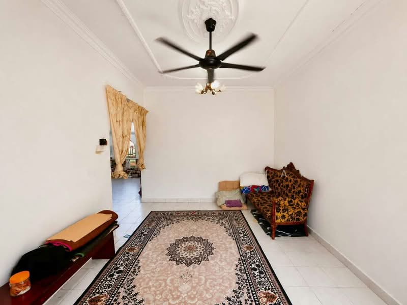 Rumah Teres 1 Tingkat untuk Dijual di Kelana Jaya (Petaling Jaya) - Hazeman Omar - Living Room - PropertyGuru.com.my