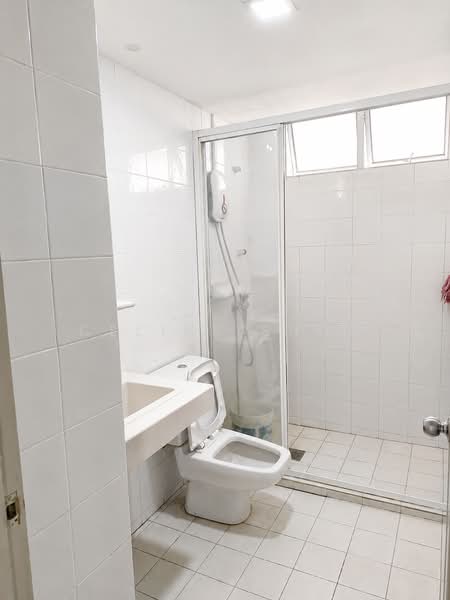 Kondominium untuk Disewa di Bukit OUG Condominiums - Celine Shoo - Bathroom - PropertyGuru.com.my