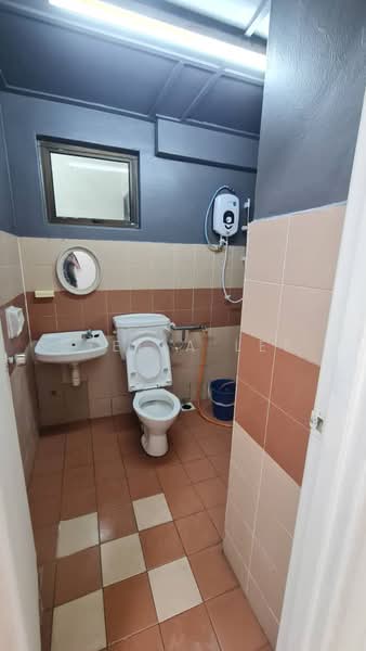 Condominium for Sale at Evergreen Park Acorn & Hazel - Stella Lee - Bathroom - PropertyGuru.com.my