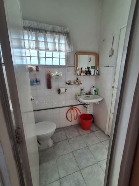 Rumah Teres 2 Tingkat untuk Dijual di Usj 1 (Subang Jaya) - Anny Low - Bathroom - PropertyGuru.com.my