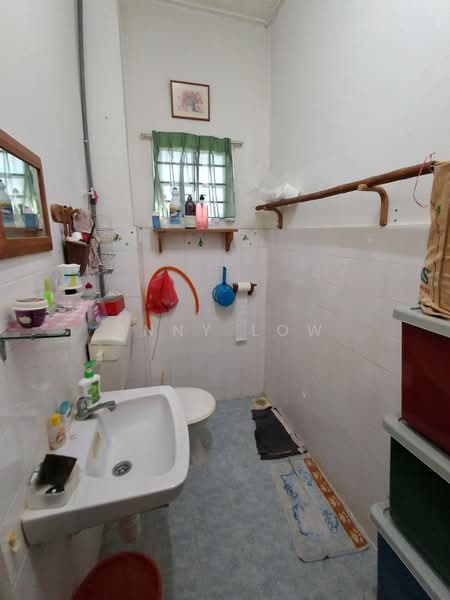Rumah Teres 2 Tingkat untuk Dijual di Usj 1 (Subang Jaya) - Anny Low - Bathroom - PropertyGuru.com.my