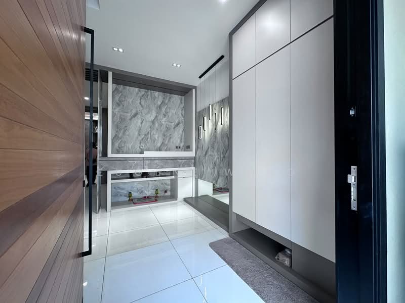 Rumah Teres 3 Tingkat untuk Dijual di Bandar Putra Permai (Seri Kembangan) - Eugene Wong - Entrance - PropertyGuru.com.my