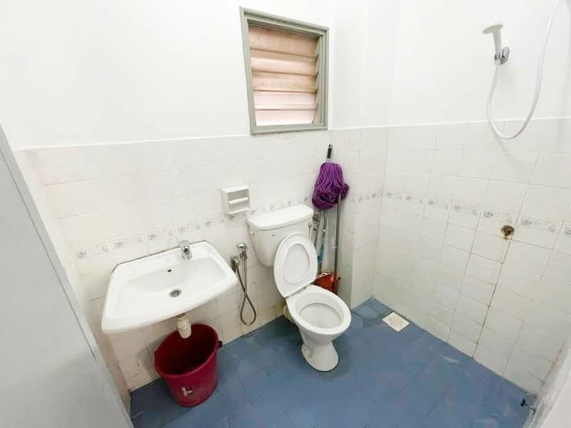 Kondominium untuk Disewa di Pandan Heights Condominium - Eiffel Lai - Bathroom - PropertyGuru.com.my