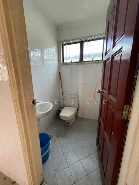 1.5-storey Terraced House for Sale in Taman Pelangi (Johor Bahru) - Serene Lee - Bathroom - PropertyGuru.com.my