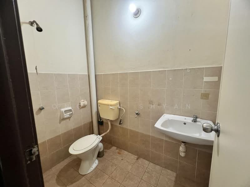 1-storey Terraced House for Sale in Bandar Putra (Kulai) - Ong Lih Shyan - Bathroom - PropertyGuru.com.my
