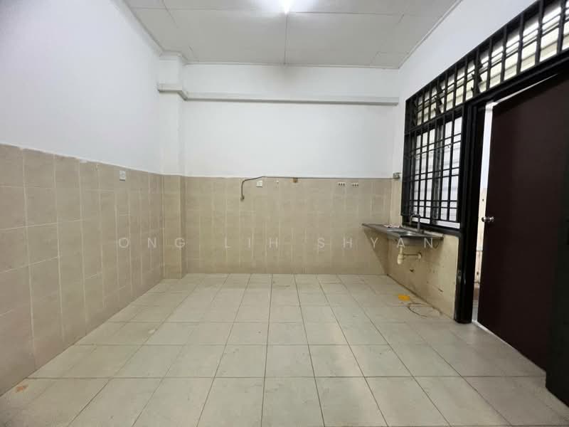 1-storey Terraced House for Sale in Bandar Putra (Kulai) - Ong Lih Shyan - Kitchen - PropertyGuru.com.my