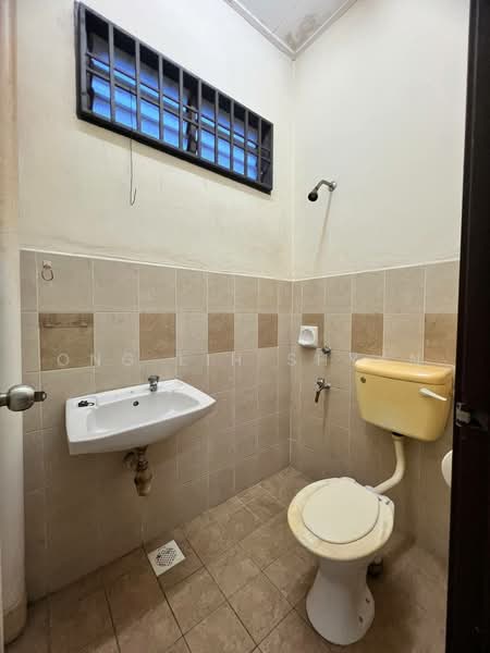 1-storey Terraced House for Sale in Bandar Putra (Kulai) - Ong Lih Shyan - Bathroom - PropertyGuru.com.my