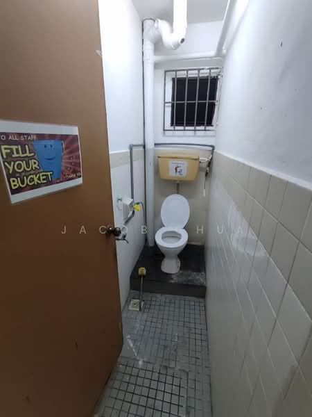 Shop / Office for Rent in Taman Johor Jaya (Johor Bahru) - Jacob Chua - Bathroom - PropertyGuru.com.my