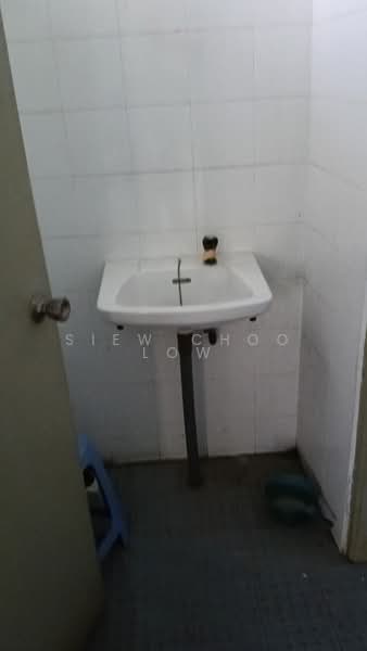 Gudang untuk Disewa di Iks Malim Jaya (Bachang) - Mary Low - Bathroom - PropertyGuru.com.my