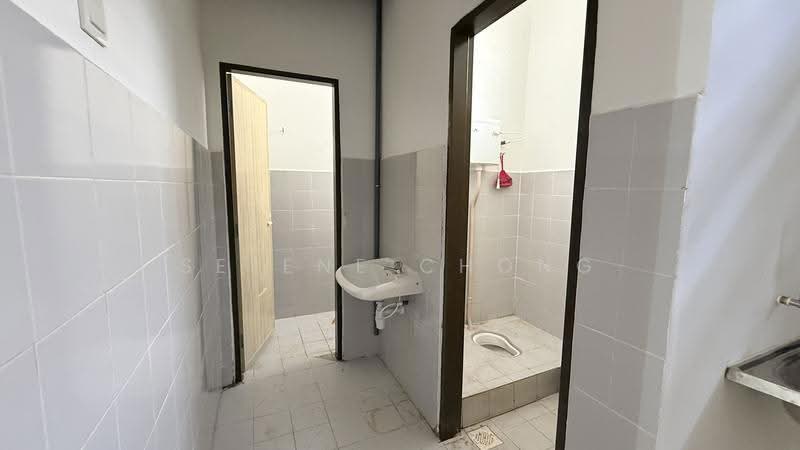 Shop for Sale in Rawang (Selangor) - Selene Chong - Bathroom - PropertyGuru.com.my