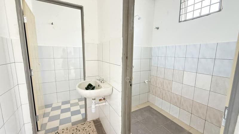 Shop for Sale in Rawang (Selangor) - Selene Chong - Bathroom - PropertyGuru.com.my