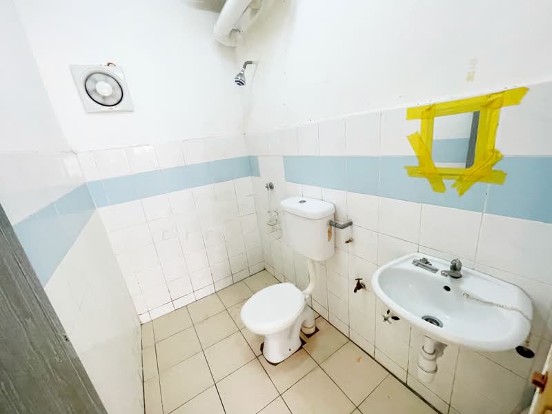Pangsapuri untuk Disewa di Apartment Taman Topaz - Eiffel Lai - Bathroom - PropertyGuru.com.my