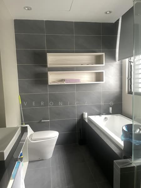 Rumah Teres 2.5 Tingkat untuk Dijual di Serdang (Seri Kembangan) - Veronica Ng - Bathroom - PropertyGuru.com.my