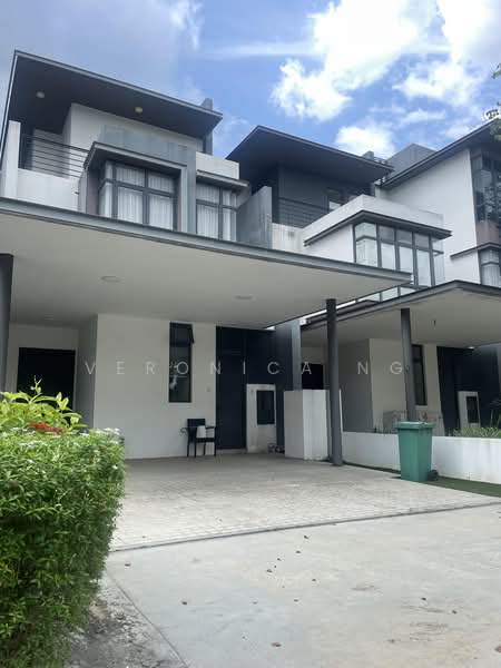 Rumah Teres 2.5 Tingkat untuk Dijual di Serdang (Seri Kembangan) - Veronica Ng - Exterior - PropertyGuru.com.my