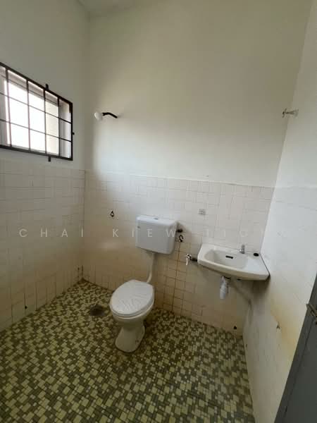 Semi-Detached House for Sale in Air Putih (Kuantan) - Chai Kiew Tiong - Bathroom - PropertyGuru.com.my