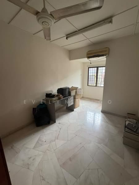 2-storey Terraced House for Sale in Taman Sri Gombak (Gombak) - Evelyn Khoo - Room - PropertyGuru.com.my