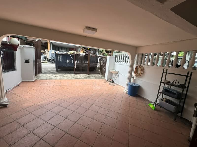 2-storey Terraced House for Sale in Taman Sri Gombak (Gombak) - Evelyn Khoo - Car Porch - PropertyGuru.com.my
