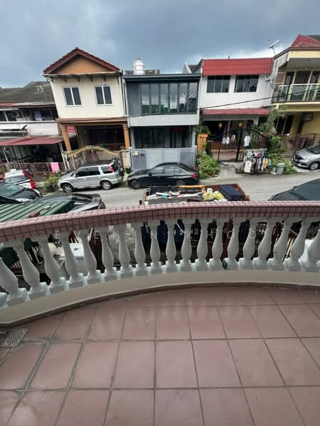 2-storey Terraced House for Sale in Taman Sri Gombak (Gombak) - Evelyn Khoo - Balcony - PropertyGuru.com.my