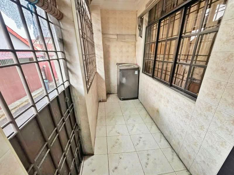 1.5-storey Terraced House for Sale in Taman Rinting (Masai) - Daphne Lee - Balcony - PropertyGuru.com.my