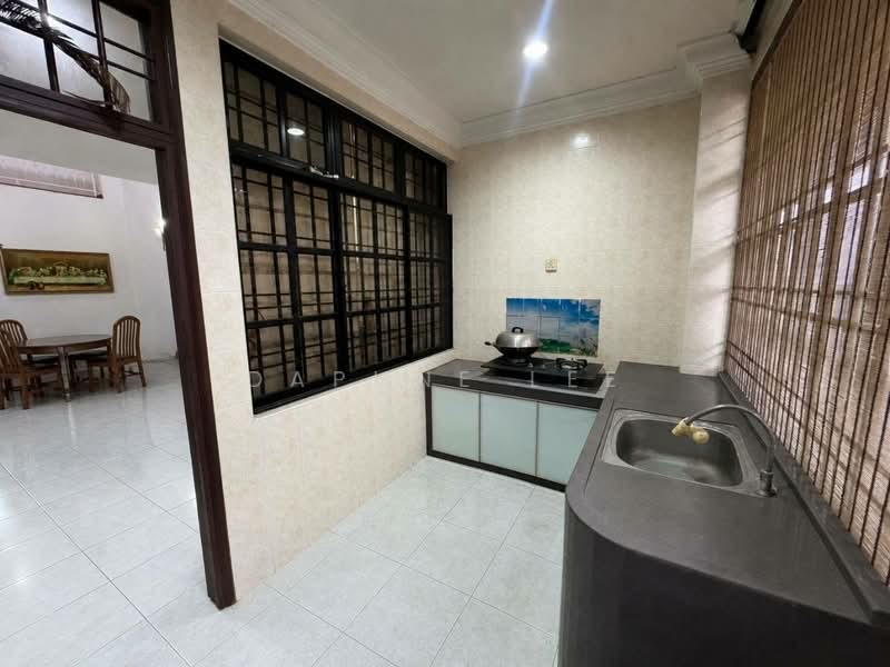1.5-storey Terraced House for Sale in Taman Rinting (Masai) - Daphne Lee - Kitchen - PropertyGuru.com.my