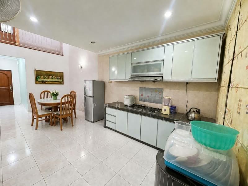 1.5-storey Terraced House for Sale in Taman Rinting (Masai) - Daphne Lee - Kitchen - PropertyGuru.com.my