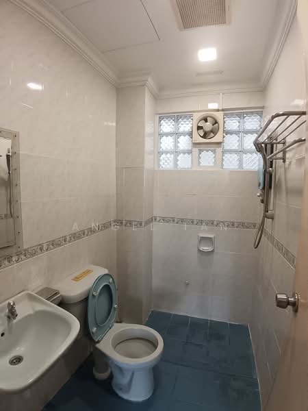 Apartment for Rent at Sri Pinang Apartment - Angel Tan - Bathroom - PropertyGuru.com.my