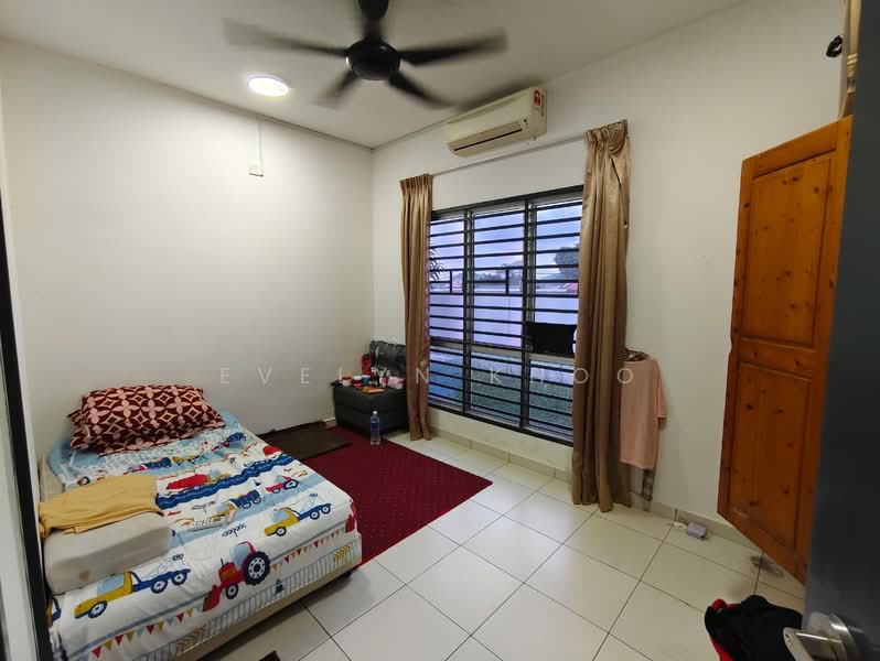 Semi-Detached House for Sale in Taman Sari Alamanda (Serendah) - Evelyn Khoo - Room - PropertyGuru.com.my
