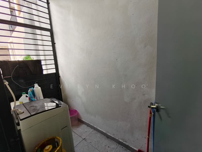 Semi-Detached House for Sale in Taman Sari Alamanda (Serendah) - Evelyn Khoo - Back Yard - PropertyGuru.com.my