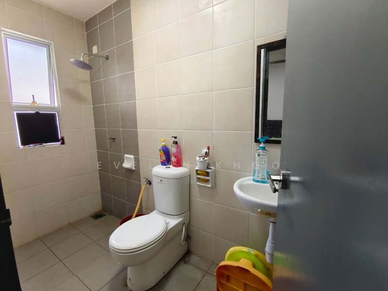 Semi-Detached House for Sale in Taman Sari Alamanda (Serendah) - Evelyn Khoo - Bathroom - PropertyGuru.com.my