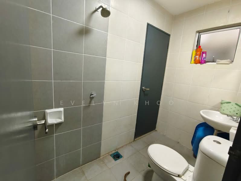 Semi-Detached House for Sale in Taman Sari Alamanda (Serendah) - Evelyn Khoo - Bathroom - PropertyGuru.com.my
