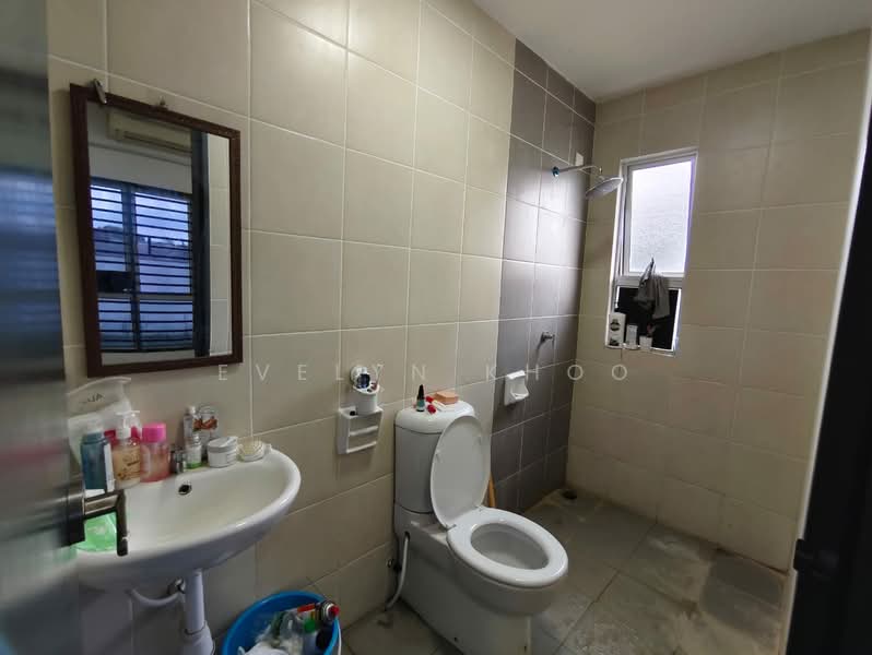 Semi-Detached House for Sale in Taman Sari Alamanda (Serendah) - Evelyn Khoo - Bathroom - PropertyGuru.com.my