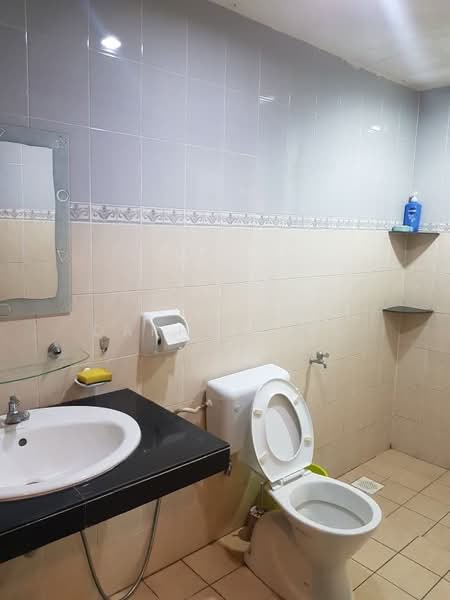 Pangsapuri untuk Disewa di Lake View Suites - Daphne Lee - Bathroom - PropertyGuru.com.my