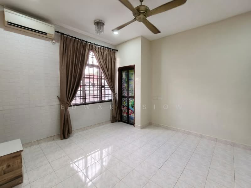 Rumah Teres 2 Tingkat untuk Dijual di Taman Mutiara Rini (Skudai) - Edward Siow - Living Room - PropertyGuru.com.my