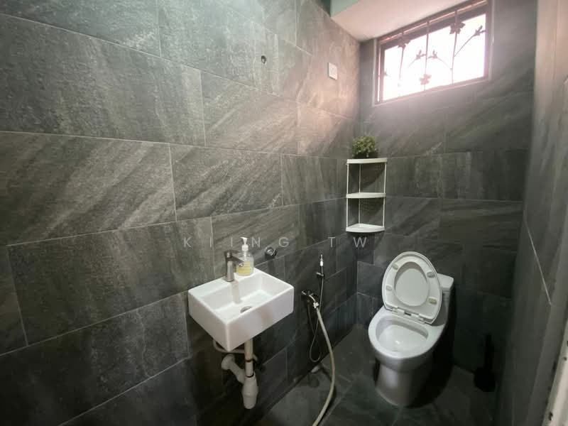 Semi-Detached House for Sale in Jalan Ipoh (Kuala Lumpur) - Kiing TW - Bathroom - PropertyGuru.com.my