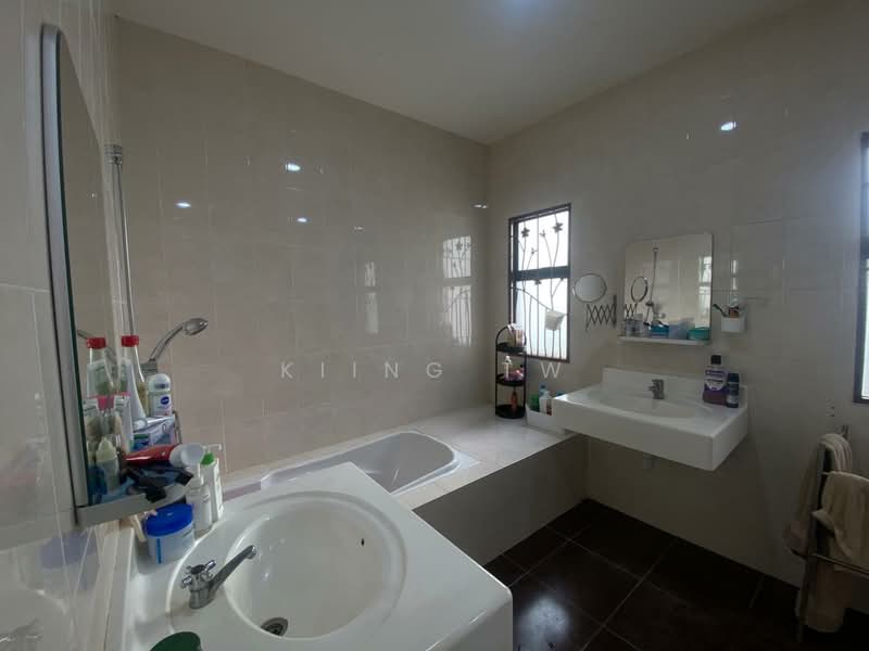 Semi-Detached House for Sale in Jalan Ipoh (Kuala Lumpur) - Kiing TW - Bathroom - PropertyGuru.com.my