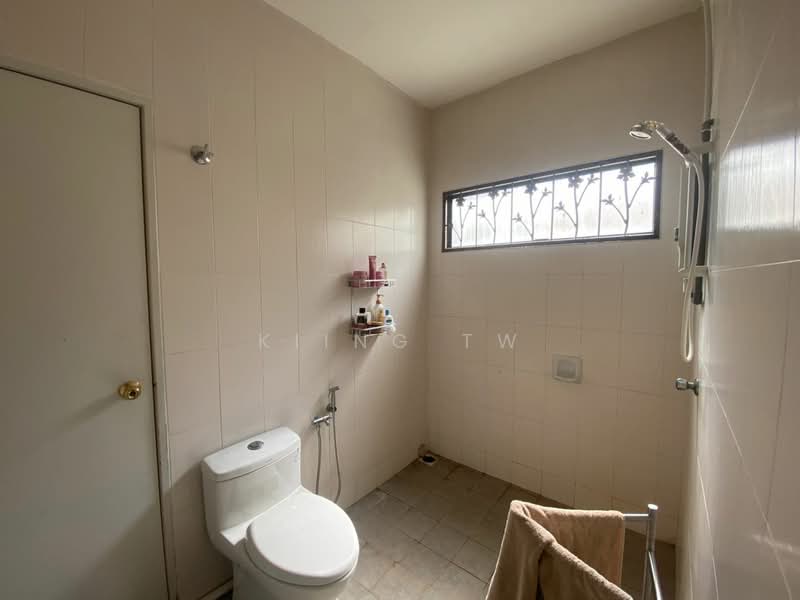 Semi-Detached House for Sale in Jalan Ipoh (Kuala Lumpur) - Kiing TW - Bathroom - PropertyGuru.com.my