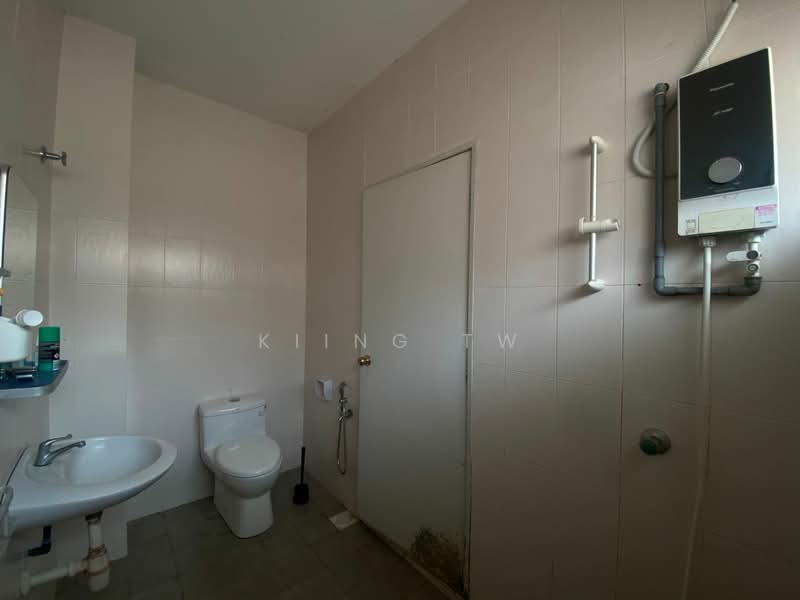 Semi-Detached House for Sale in Jalan Ipoh (Kuala Lumpur) - Kiing TW - Bathroom - PropertyGuru.com.my