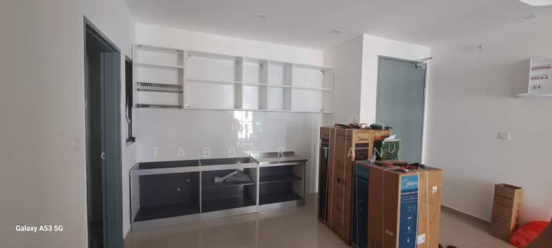 Kediaman Servis untuk Disewa di Parkland Residence @ Kajang 2 - Tabber Tan - Kitchen - PropertyGuru.com.my