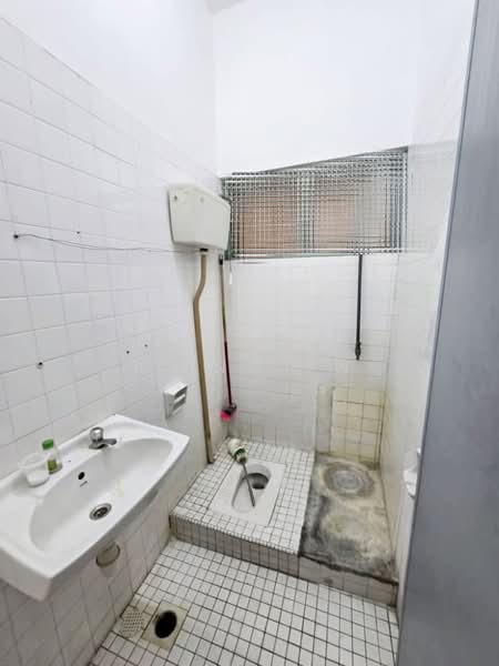 2-storey Terraced House for Sale in Jalan Ipoh (Kuala Lumpur) - Kiing TW - Bathroom - PropertyGuru.com.my