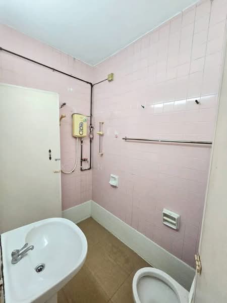 2-storey Terraced House for Sale in Jalan Ipoh (Kuala Lumpur) - Kiing TW - Bathroom - PropertyGuru.com.my
