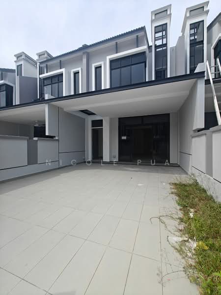 Rumah Teres 2 Tingkat untuk Dijual di Taman Mount Austin (Tebrau) - Nicole Pua - Exterior - PropertyGuru.com.my