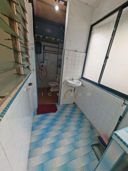 Flat for Rent at Flat Taman Ungku Tun Aminah - Nick Low - Bathroom - PropertyGuru.com.my