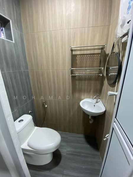 Rumah Berkembar untuk Dijual di Taman Iskandar (Johor Bahru) - Mohamad Rahfi - Bathroom - PropertyGuru.com.my