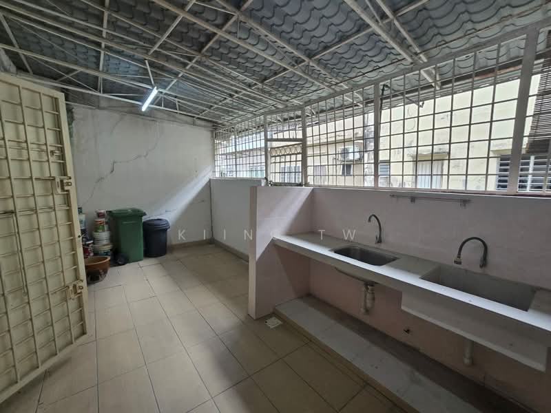 Terraced House for Sale in Taman Nanyang (Batu) - Kiing TW - Kitchen - PropertyGuru.com.my