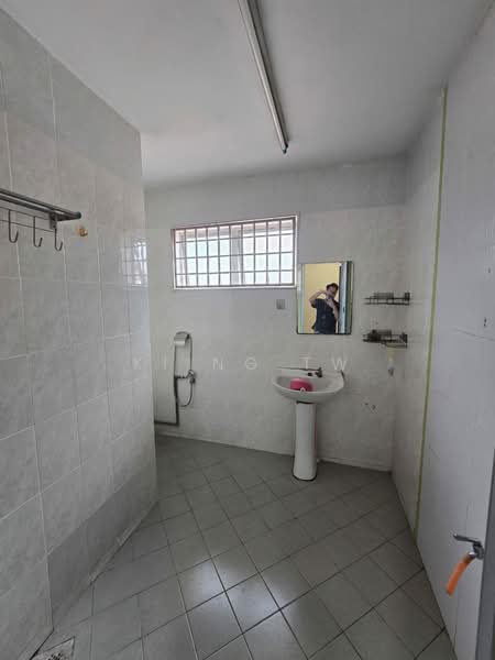Terraced House for Sale in Taman Nanyang (Batu) - Kiing TW - Bathroom - PropertyGuru.com.my