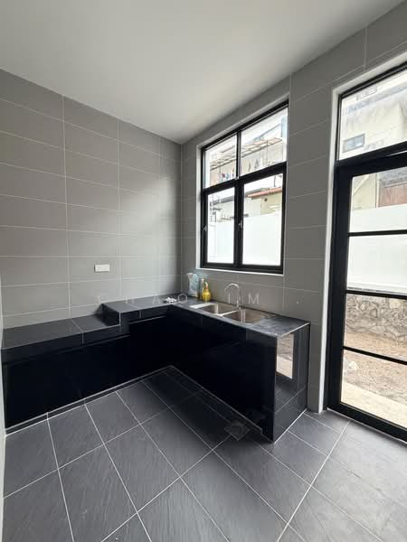 Rumah Banglo untuk Dijual di Serdang (Seri Kembangan) - ChaoLim . - Kitchen - PropertyGuru.com.my