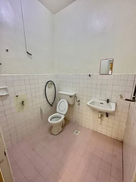 1-storey Terraced House for Rent in Taman Desa Skudai (Skudai) - Nick Low - Bathroom - PropertyGuru.com.my