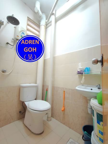 Pangsapuri untuk Dijual di Relau Vista Apartment - Adren Goh - Bathroom - PropertyGuru.com.my