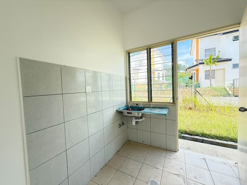 Rumah Teres 2-Tingkat untuk Disewa di Bandar Bukit Beruntung (Bukit Beruntung) - Des Yap - Kitchen - PropertyGuru.com.my